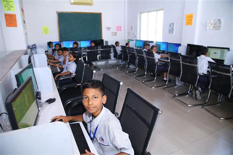 Computer Lab Section に対する画像結果