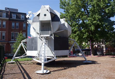 Toradh íomhá ar Apollo Lunar Module Design