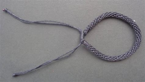 Sliding Knot Bracelet Tutorial に対する画像結果