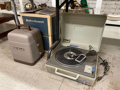 Toradh íomhá ar Mini Record Player with LED Projector