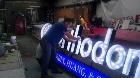 LED Sign Design に対する画像結果