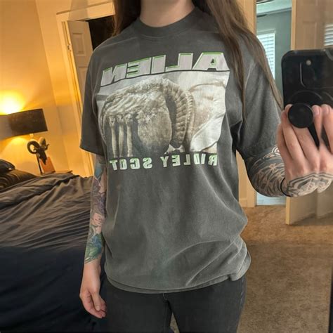 Afbeeldingsresultaten voor Alien Stomach Shirt