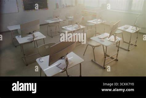 Afbeeldingsresultaten voor High-Tech Computer Setup with Coding