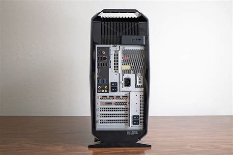 Alienware Aurora R7 Rear I/O に対する画像結果