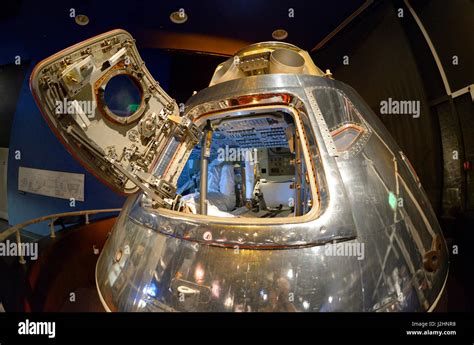Apollo Command Module Sitting ਲਈ ਪ੍ਰਤੀਬਿੰਬ ਨਤੀਜਾ