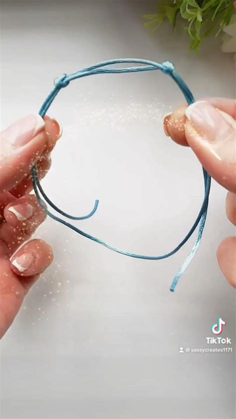 Sliding Knot Bracelet Tutorial に対する画像結果