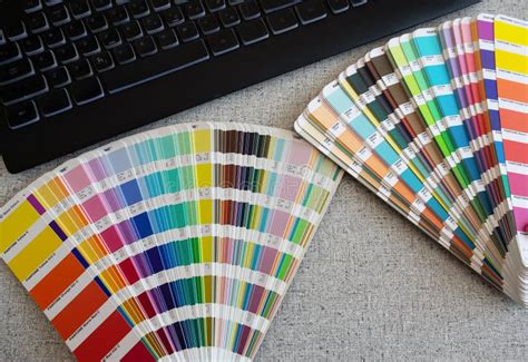 Afbeeldingsresultaten voor Colorful Computer Keyboard in Red Color