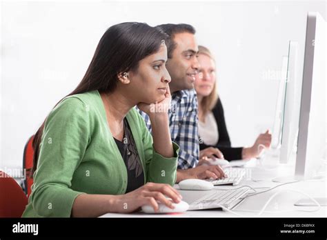 Afbeeldingsresultaten voor Someone Using a Computer