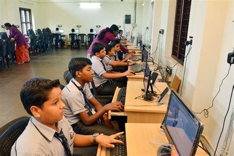 Toradh íomhá ar 90s School Computer Lab