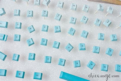 Afbeeldingsresultaten voor Colorful Computer Keyboard in Red Color