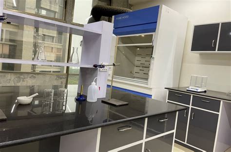 Résultat d’images pour International University Lab Setup