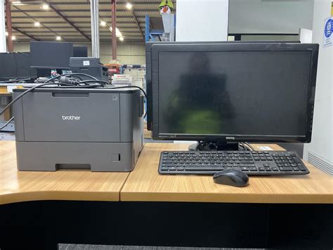 Toradh íomhá ar Computer Screen Keyboard Mouse