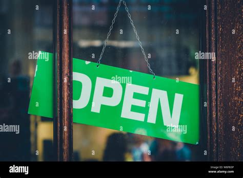 Toradh íomhá ar Window Open Sign