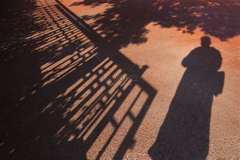 Self Portrait Reflection に対する画像結果