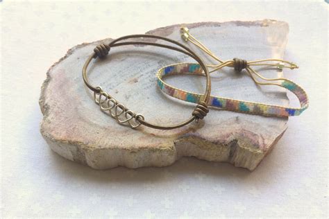 Sliding Knot Bracelet Tutorial に対する画像結果