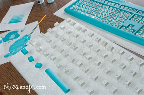 Afbeeldingsresultaten voor Colorful Computer Keyboard in Red Color