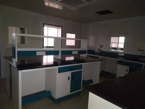 Résultat d’images pour International University Lab Setup