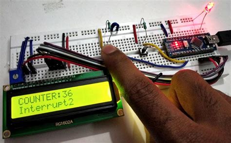 Toradh íomhá ar Arduino Button Interrupt