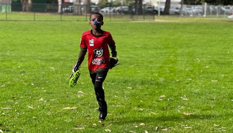 Toradh íomhá ar Structure of C Program with Black Background