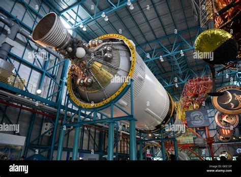 Afbeeldingsresultaten voor Saturn 5 Rocket Command Module