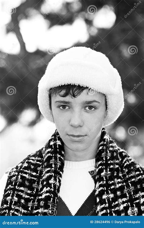 White PFP Boy with Hat に対する画像結果