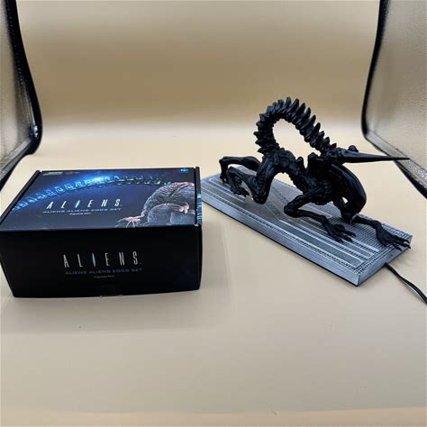 Alien Hiya Toys Mini Egg Set & Custom Xenomorph Diorama W/ Lights