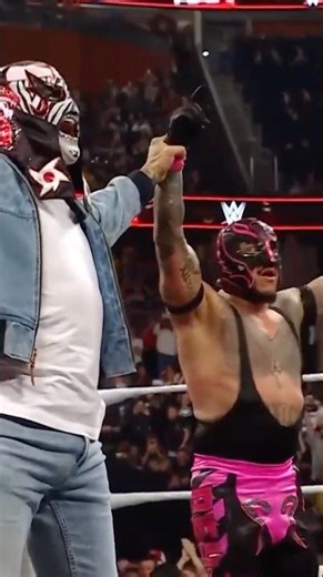 LOOK WHO IT IS! Penta came to the rescue for Rey Mysterio 🤝 #WWERaw