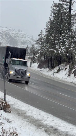 ⛰️ Donner Pass sits around 7,200 feet and under the right conditions, things can go from wet pavement and light rain to whiteout, chain control, road closure in 30–90 minutes. ❄️ Old-timer rule of thumb in winter: if a storm is anywhere near the Sierra, assume Donner Pass will deteriorate faster than predicted and recover slower than hoped. The pass doesn’t ease into trouble; it snaps into it. | Dean Croke