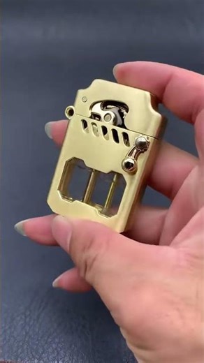 Retro Mechanical Lighter – Old-School Feel, Powerful Flame 1️⃣