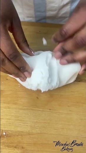 How to use ready made fondant : How to knead fondant : How to make fondant more elastic