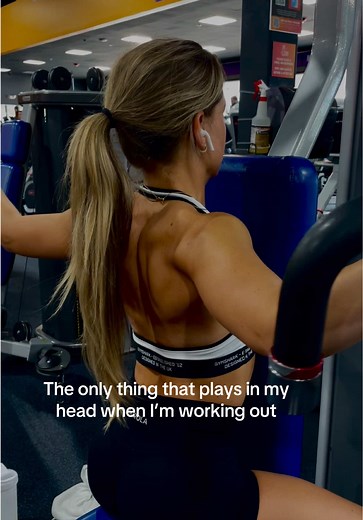 Just a 2025 bride with a wedding to look good for🥹🥹🥹 #weddingworkout #weddingplanning #weddinginspo #fyp #engaged #weddingthings