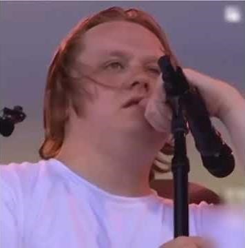 Beautiful Moment as Crowd Helps Lewis Capaldi Get Through Song (Description explains further)