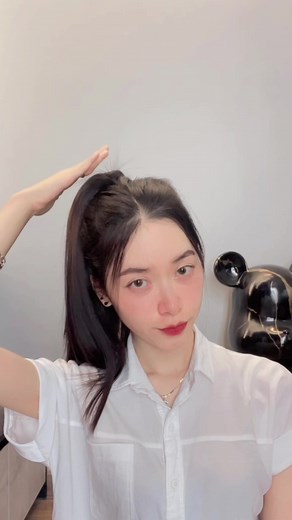 Cách buộc tóc đuôi ngựa xinh và phồng cho học sinh