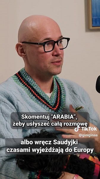 PRZERAŻAJĄCE 🤯 Cały odcinek o tajemnicach arabskich szpitali obejrzysz już na YouTube - link w moim BIO Gabinet ginekologiczny to miejsce, które powinno służyć zdrowiu, komfortowi i bezpieczeństwu kobiety. A przynajmniej to my go tak postrzegamy. Bo są miejsca, gdzie wygląda to skrajnie inaczej. Kobieta siada z tyłu, mężczyzna rozmawia z lekarzem, a „badanie” kończy się… zanim w ogóle się zacznie, bo obcy mężczyzna nie może zobaczyć jej ciała. Do tego system porodów, w którym opiekę prowadzą pr