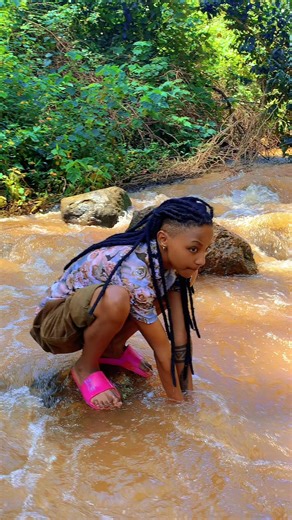 Funny Alien Feet Reactions by Bee King