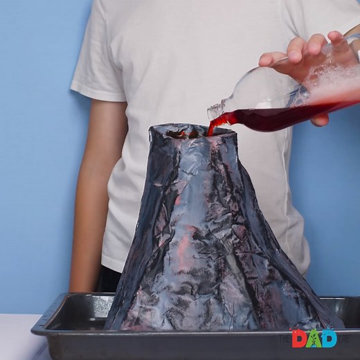 Here is a demonstration of that classic science experiment we all know and love! Whether you first saw it watching a TV show or you were able to catch a glimpse in a school science fair, we are all familiar with the erupting volcano experiment. It is such a classic and a great one to support teaching in chemical reactions. Now we show you just how you can do it yourself, in the comfort of your own home and with recycled materials. This is perfect for keeping children of all ages engaged for hour