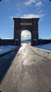 Find adventures in every season at Yellowstone’s North Entrance in Gardiner! 🚗🏔️ This area is every bit as beautiful in the winter and typically less busy allowing for even more wildlife sightings! From the stunning Mammoth Hot Springs to unforgettable mountain views, this scenic area is a must-see! | Montana's Yellowstone Country