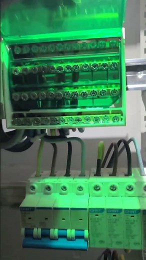 câblage électrique du parafoudre type 2 dans un tableau électrique #électricité #construction