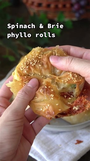 Delicious Flaky Phyllo Rolls Recipe for Home Cooks