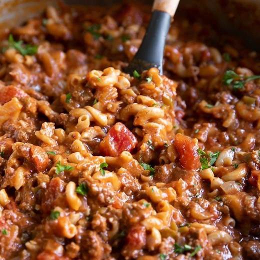 Easy Goulash Recipe (One-Pot)