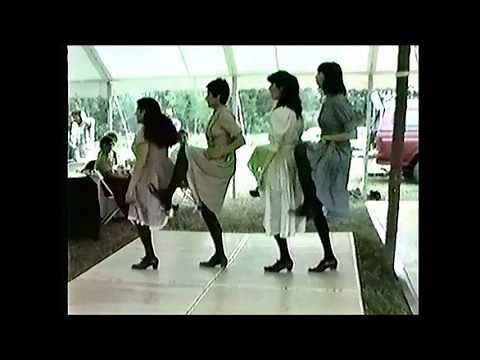 Appalachian Dancing + Old-Time Fiddle 🎶 (rare Crosstown Cloggers performance)