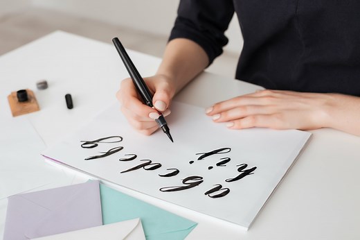 28 of the Best Cursive Fonts in 2025 for Your Logo and Brand | Looka