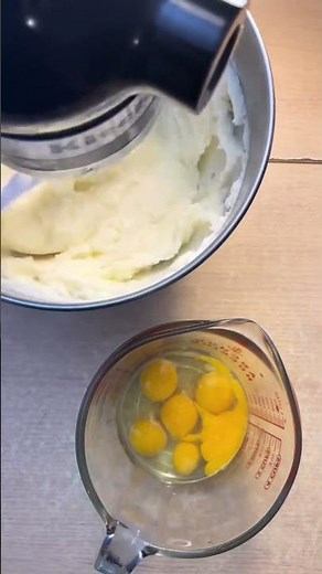 Perfect Southern Pound Cake Recipe made from scratch and with ❤️! This moist and buttery classic