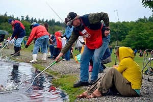 Puget Sound Anglers stock Sequim pond for fall fishing | Peninsula Daily News