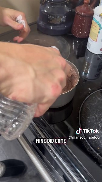 Replying to @a_u_s_t_i_n_005 chocolate chip Peanut butter banana cream of rice (my go to pre workout meal) Full Recipe: Chocolate Banana Cream of Rice Bowl Cream of Rice Base: • Cook 60g cream of rice 300g water (5:1) on medium heat, whisk every 30–40 sec until thick. • Add cinnamon, optional xanthan gum, 1 serving sugar-free chocolate fudge Jell-O, 1 serving sugar-free banana cream Jell-O, and 1 serving Hershey cacao. • Mix everything. If too thick, add a splash of water. ⸻ Whey Drip (Skippy fl