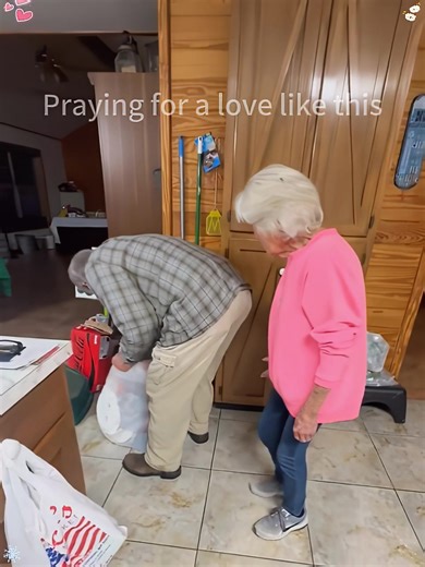 Praying for a love like this ❤️❤️#old #oldcouple #oldpeopleinlove #oldlove #usa🇺🇸