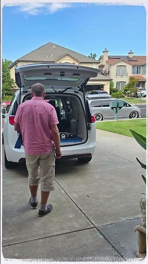 2023Chrysler Pacifica Hybrid. How to create more cargo space.