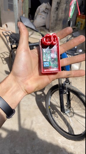 1.8M views · 10K reactions | Motorizada cortando  #motos #motor #dicas #tutorial #comofazer #motovlog #honda #yamaha #BMW #mecanica #motorizada #2stroke #motorcycle #motorsport #bikes #viral #explorar #facebookreels #reels #fyp | Bruno cb | Facebook