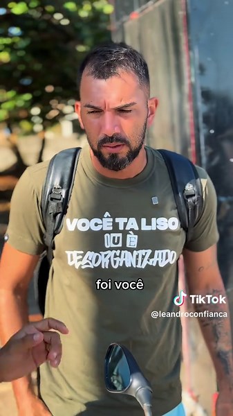 EP 76 – QUANDO VOCÊ APRENDE A DIZER NÃO, SUA MATURIDADE CHEGA Aprender a dizer NÃO é um dos primeiros sinais de maturidade. É quando você entende que: – Os objetivos mudam, as amizades também. – Sua paz vale mais que agradar todo mundo. Dizer NÃO te protege, te organiza e te aproxima do que realmente importa. Simples: quem não sabe dizer NÃO, vive perdido. Quem aprende, cresce.