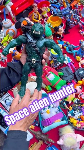 Check out this SPACE ALIEN HUNTER I found at this toy stand.